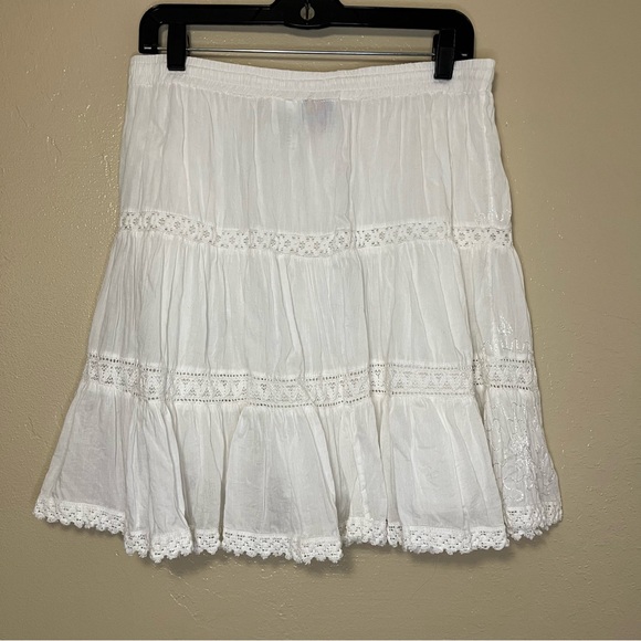 White tiered mini skirt lace embroidered Cottagecore coquette dainty flowy boho - Picture 2 of 4